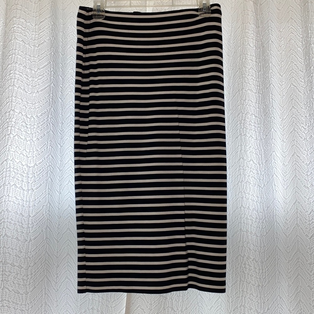 Sanctuary pencil skirt - black and white stripe- size L- worn 2 times- 83% rayon